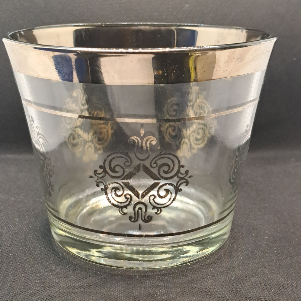 Vintage MCM, Dorothy Thorpe Style, Silver band ice bucket.